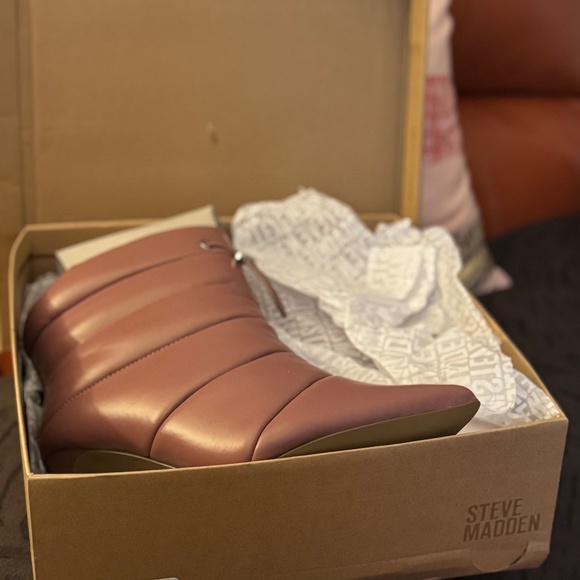 Steve Madden “CLOAK” Quilted High Heel Booties – Rose – Size 11 – New in Box - Picture 5 of 5